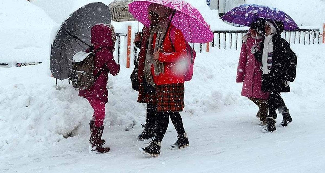 Yarın (12 Şubat) İstanbul’da okullar tatil mi, dersler işlenecek mi?